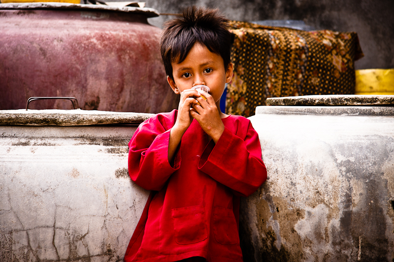 cambodia_kampot_fishing_village_boy